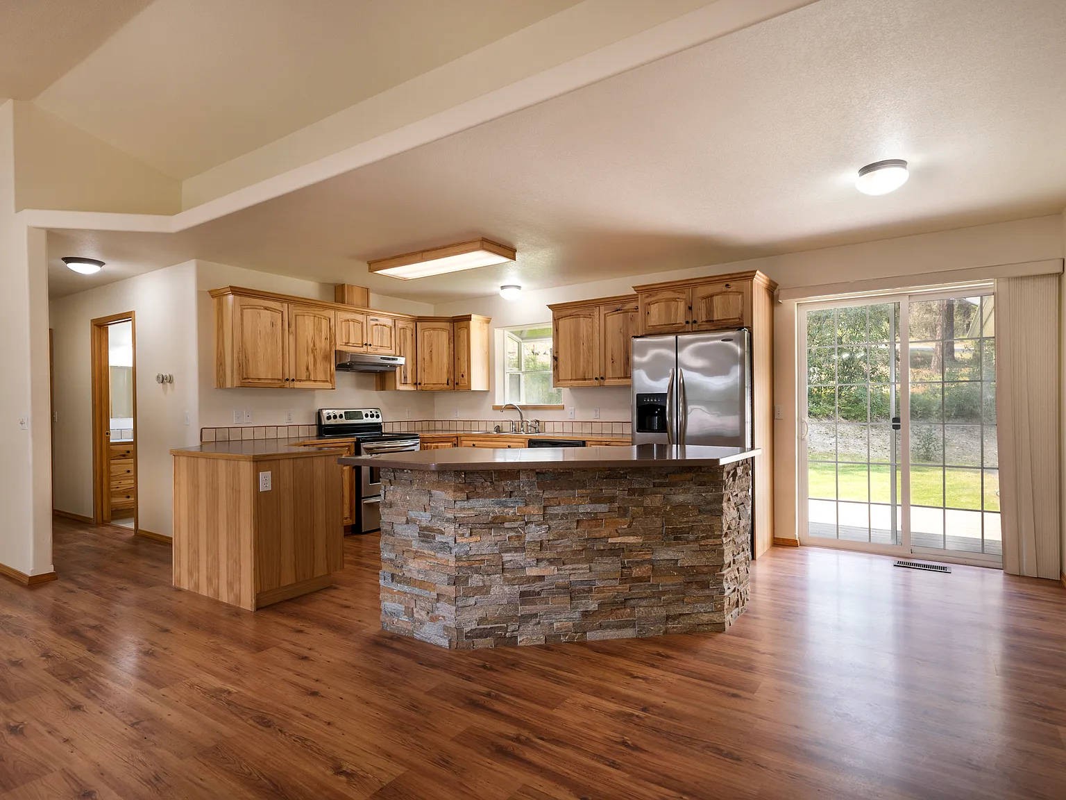 3 bed, 1790 sqft, $3,000 — Photo 4