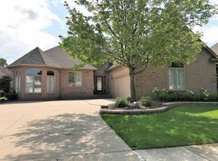 18292 Ranier Dr, Macomb, MI 48042