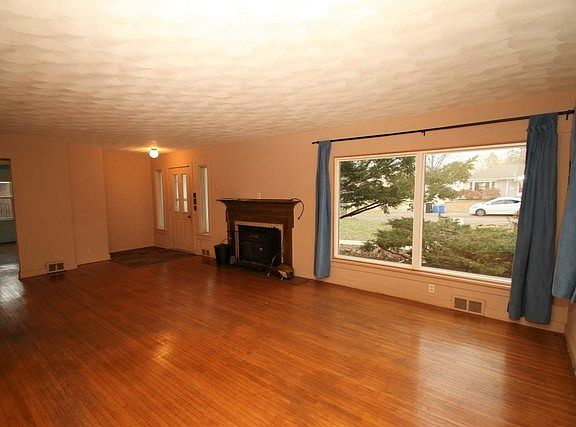 3rd image of 3434 N Court St