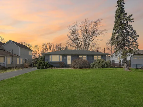 77 Fairway Avenue, Riverhead, NY 11901