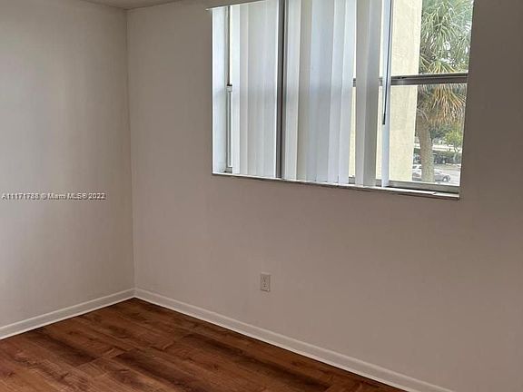 4th image of 1800 N Lauderdale Ave APT 1310