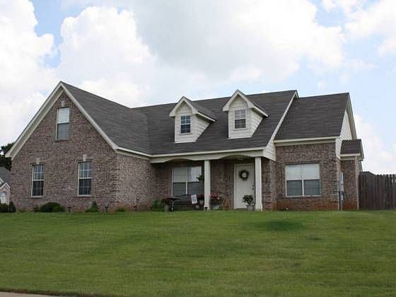1st image of 315 Winding Creek Dr