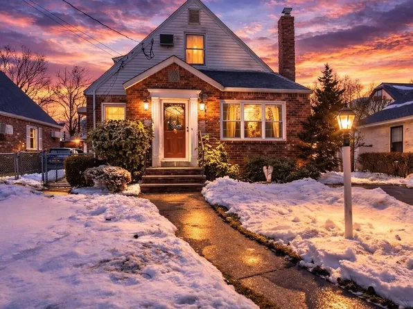 348 Carnation Avenue, Floral Park, NY 11001