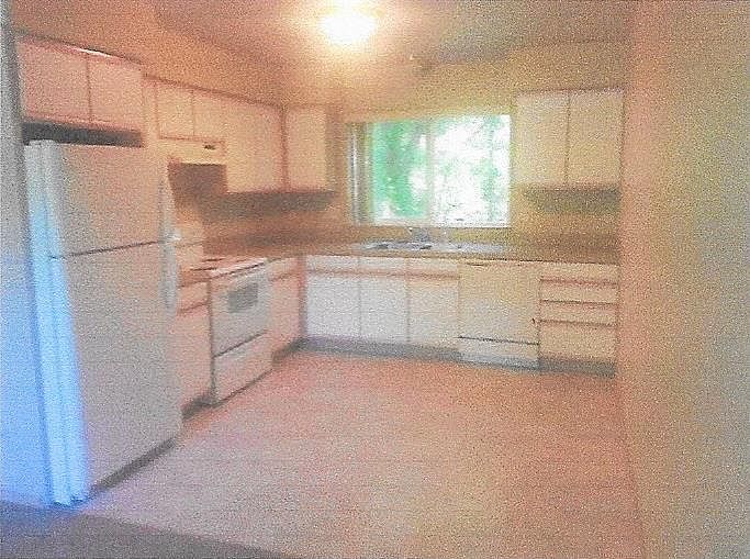 2nd image of 2190 SE Courtney Ave