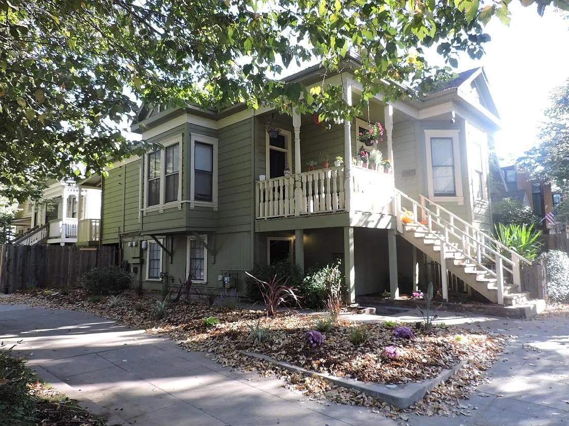 3 bed, 1000 sqft, $1,895 — Photo 2