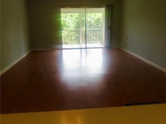 2nd image of 2705 Nassau Bnd APT E2