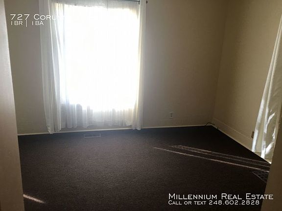 4th image of 727 Corunna Ave