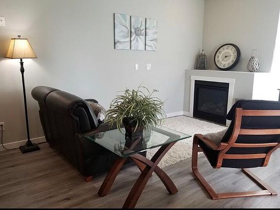 2nd image of 2899 SE Brookwood Ave