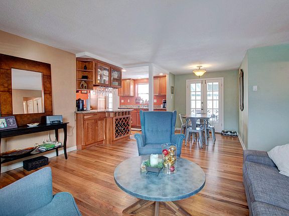 3rd image of 410 Olive St