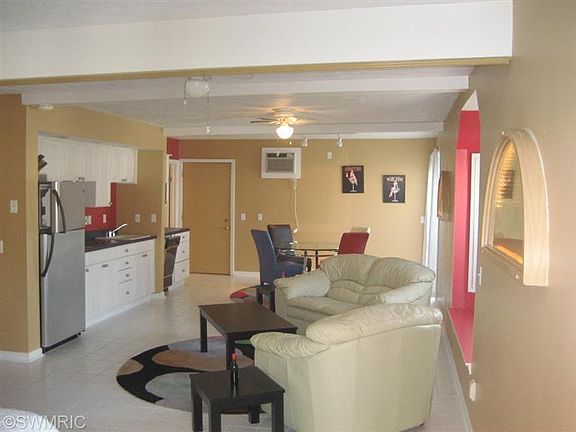 4th image of 28 Harbor Isle Dr