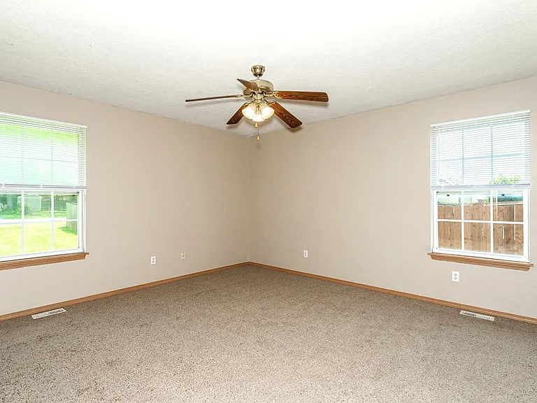 2726 E Loren — Photo 11