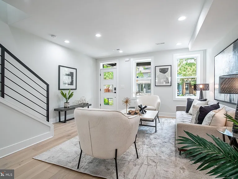 520 Irving St NW — Photo 9