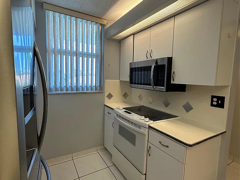 5300 NE 24th Ter #211C — Photo 11