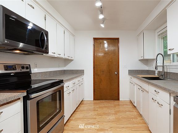 Updated kitchen with newer appliances, new sink, pex piping