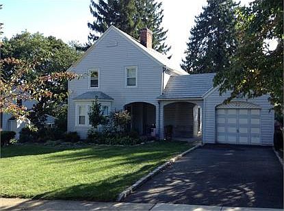 1st image of 22 Fairway Dr