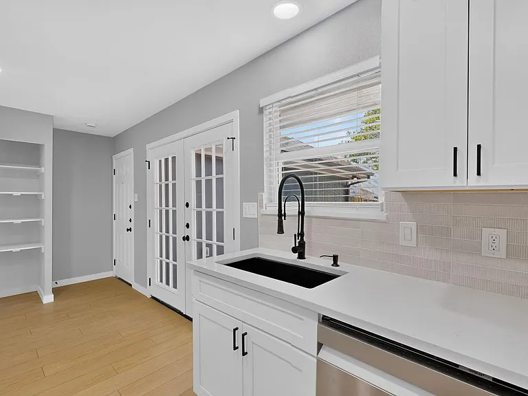 1748 Saint James Dr — Photo 17