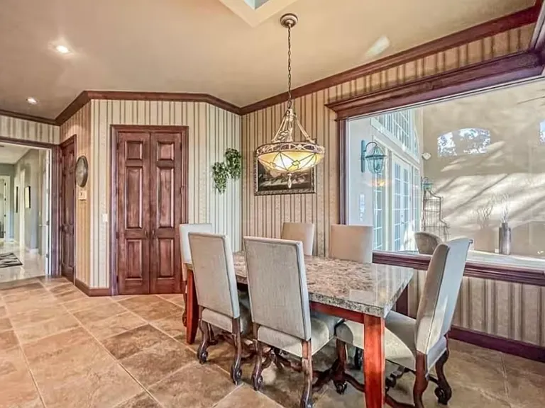 212 Silverado Dr — Photo 19