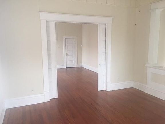 3rd image of 1142 Yale St