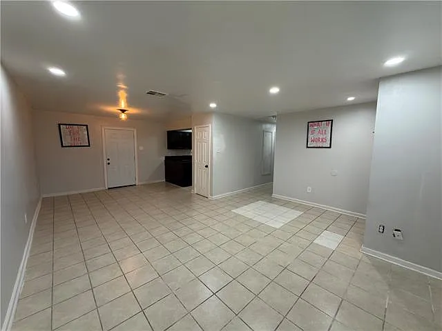 7042 Yorktown Dr — Photo 4