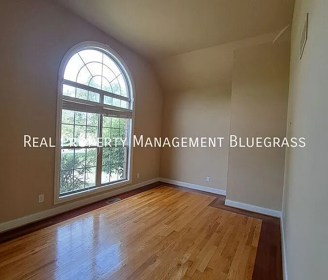 1221 Birmingham Ln — Photo 3