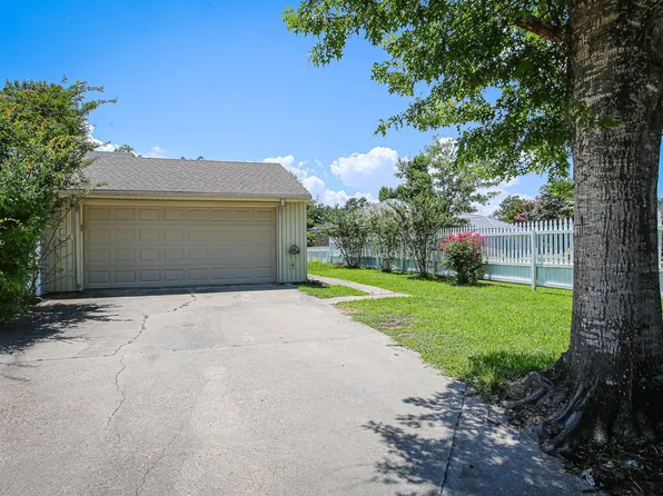 4204 Waterwood Dr, Lake Charles, LA 70605