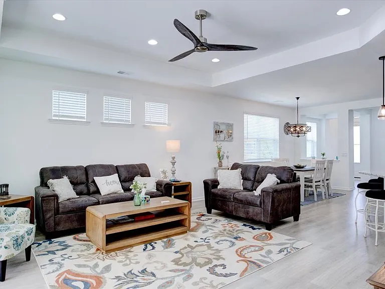 125 Parrot Ave — Photo 31