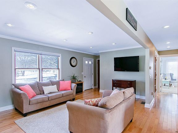 2nd image of 21 Farmington Ave