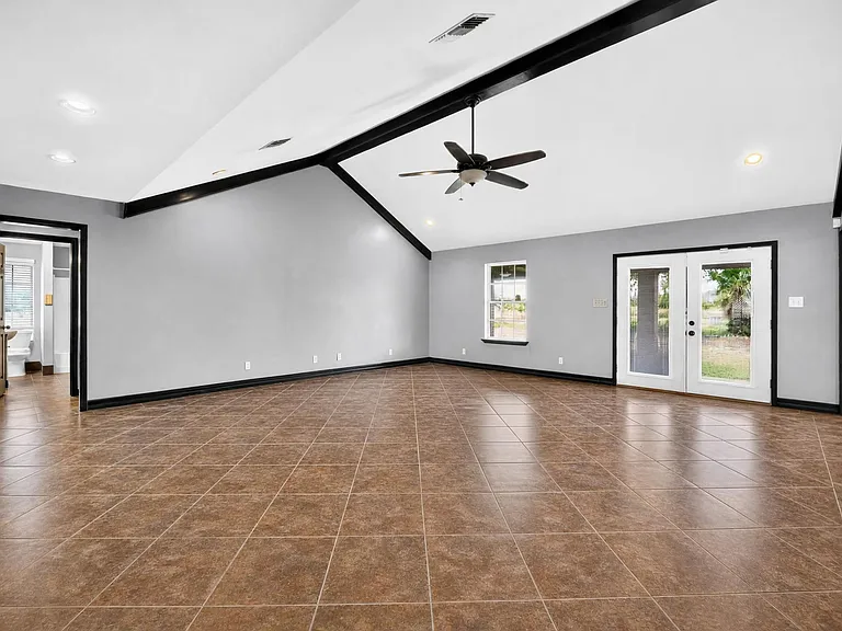 135 County Road 4519 — Photo 6