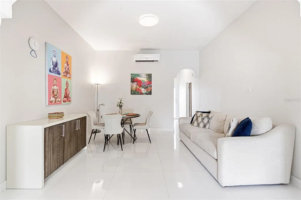 3 bed, 1.0 bath, 1271 sqft, $4,500 — Photo 1
