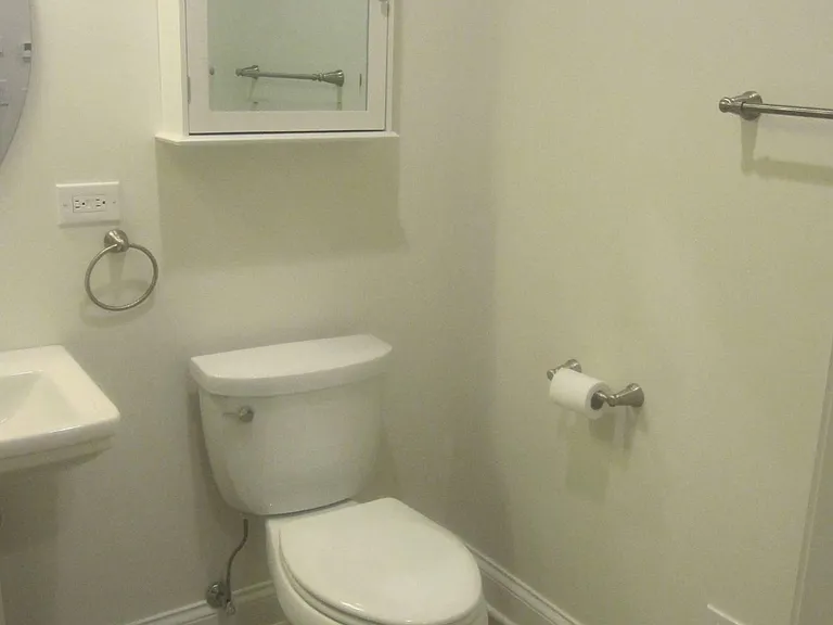 245 W Willow St — Photo 6