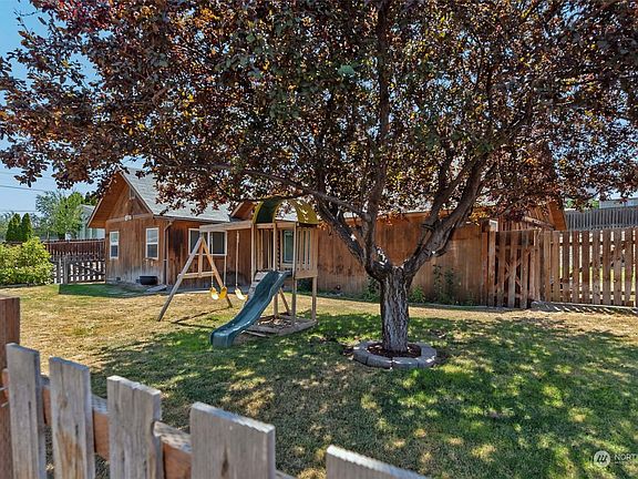 4th image of 3959 Malaga Avenue