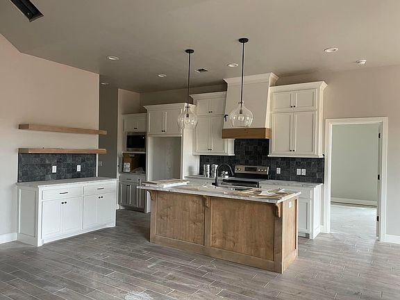 Kitchen (Refrigerator is NOT furnished)