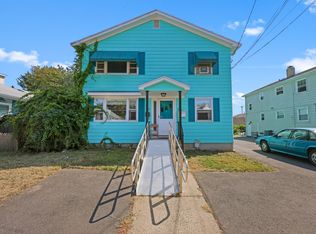 47 Robin St, Bridgeport, CT 06606