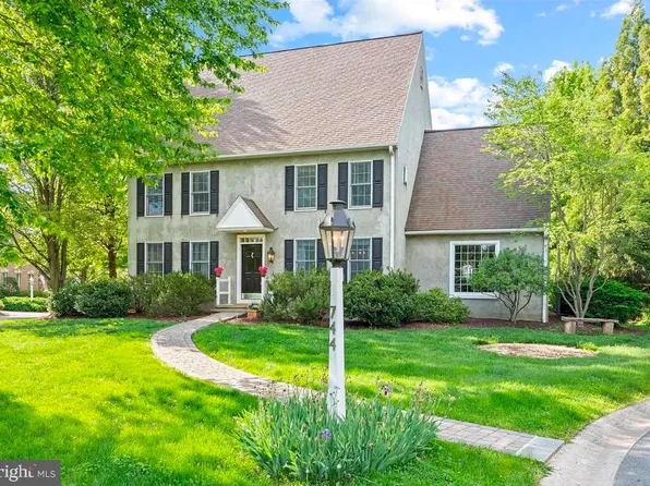 744 Goose Neck Dr, Lititz, PA 17543