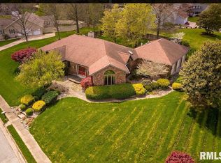 600 S Deer Lake Dr W, Carbondale, IL 62901