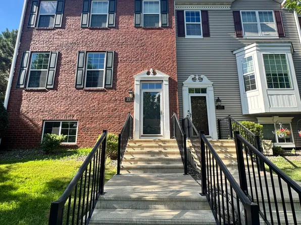 201 Heritage Ln, Circle Pines, MN 55014