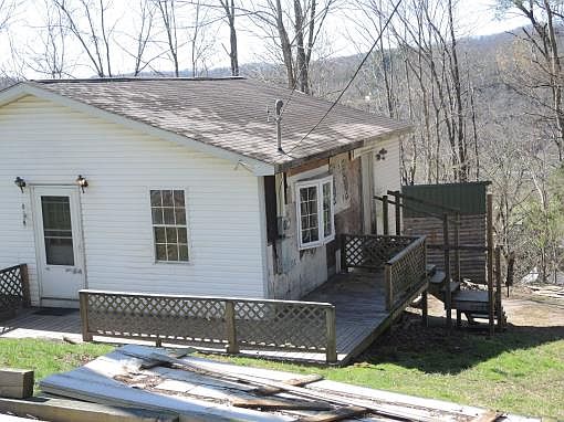 3rd image of 512 Kanawha St