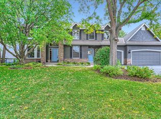 15417 Stanburry Curv, Eden Prairie, MN 55347