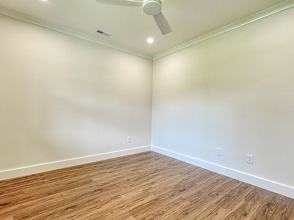 4th image of 407 Brunswick Ln