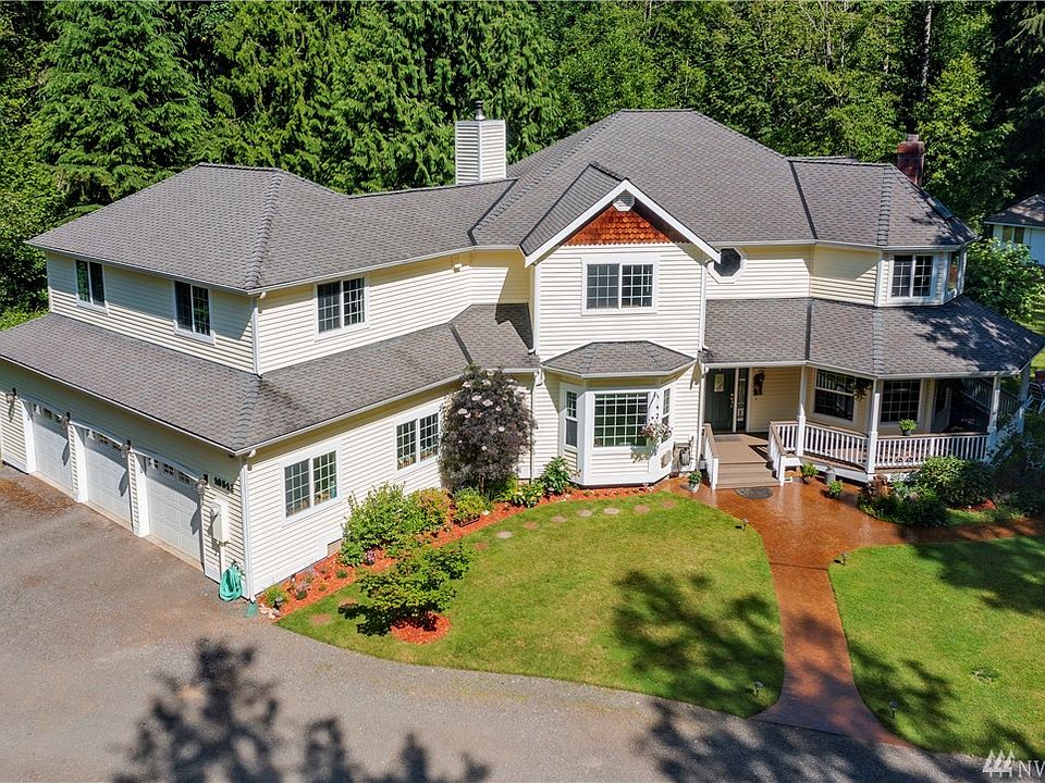 Welcome home to this private country retreat!