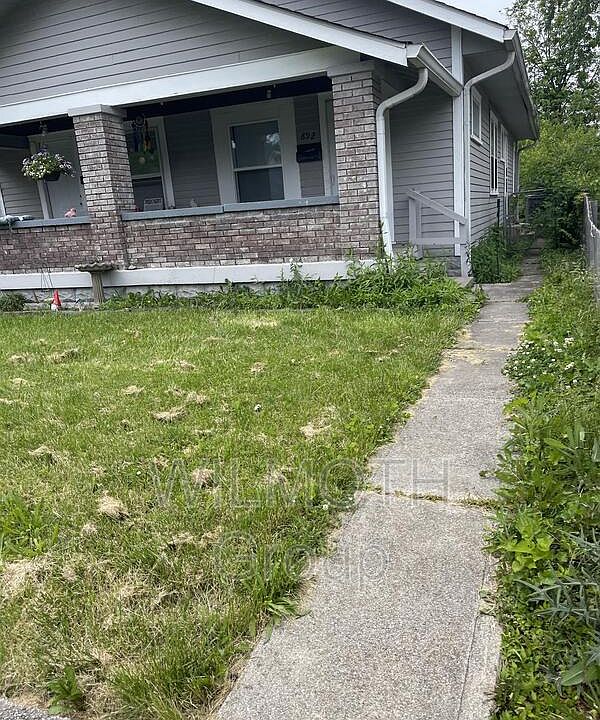 1st image of 892 N Gladstone Ave