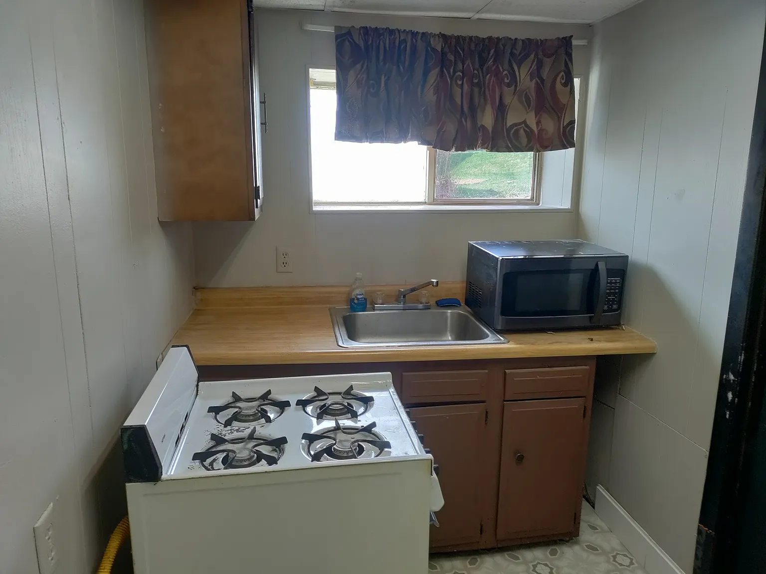 Studio, 550 sqft, $690 — Photo 2