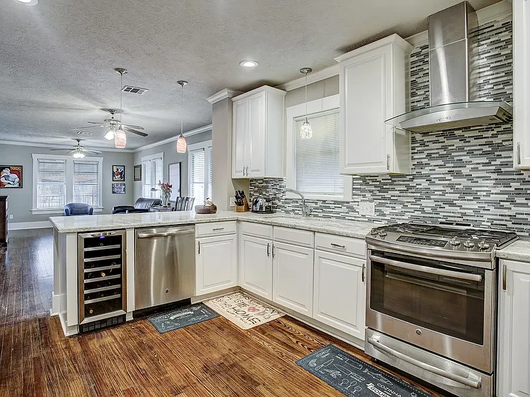 801 Le Green St — Photo 4
