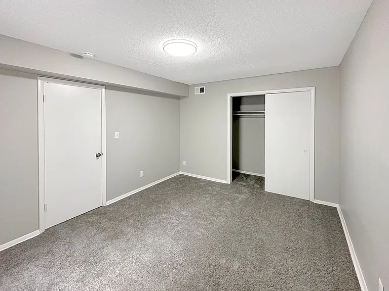Valley Creek Apartments — Photo 20