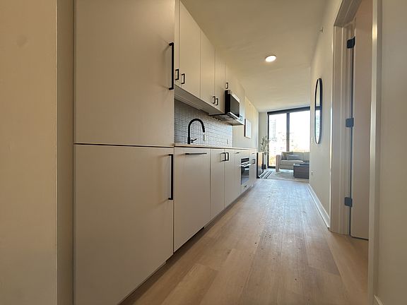 2nd image of 1100 W Grand Ave #416
