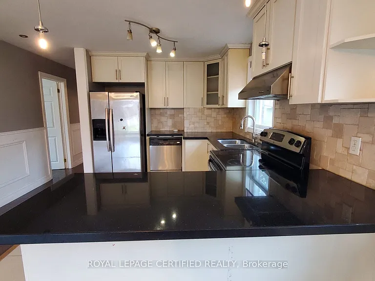 18 Maywood Park — Photo 2