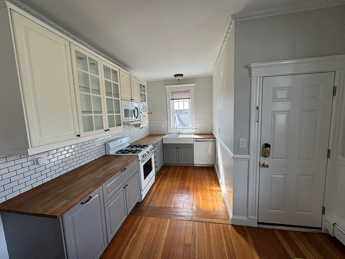 Building Photo - 84 Tudor St #6
