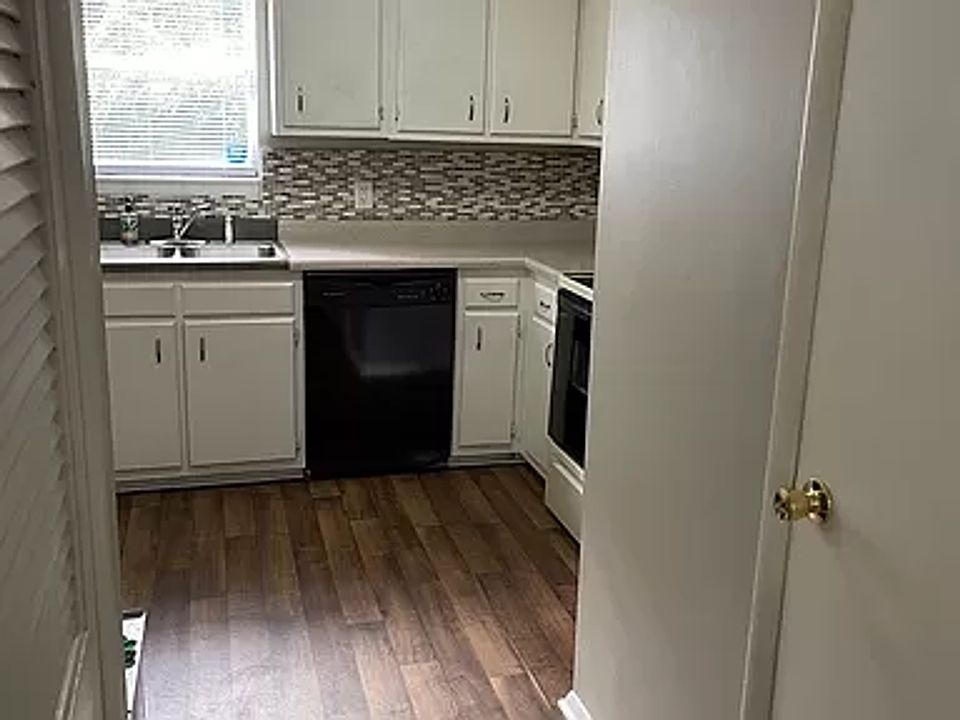 1st image of 610 Cedarbrook Ct