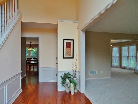 4th image of 19533 Blue Spruce Dr