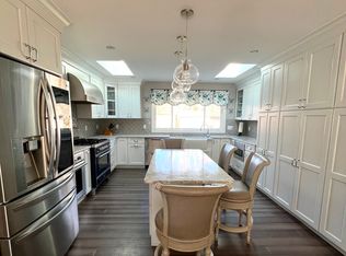 124 Boston Post Rd, Old Lyme, CT 06371